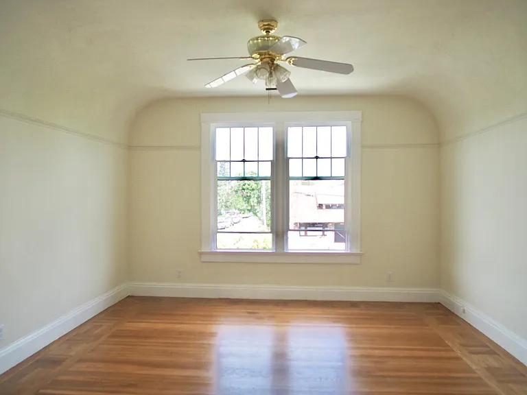 1328 Broadway — Photo 12