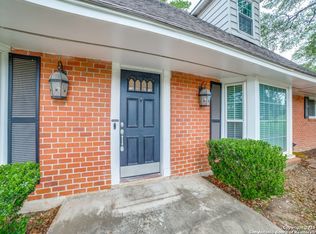 9327 Fernglen Dr, San Antonio, TX 78240