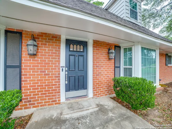 9327 Fernglen Dr, San Antonio, TX 78240