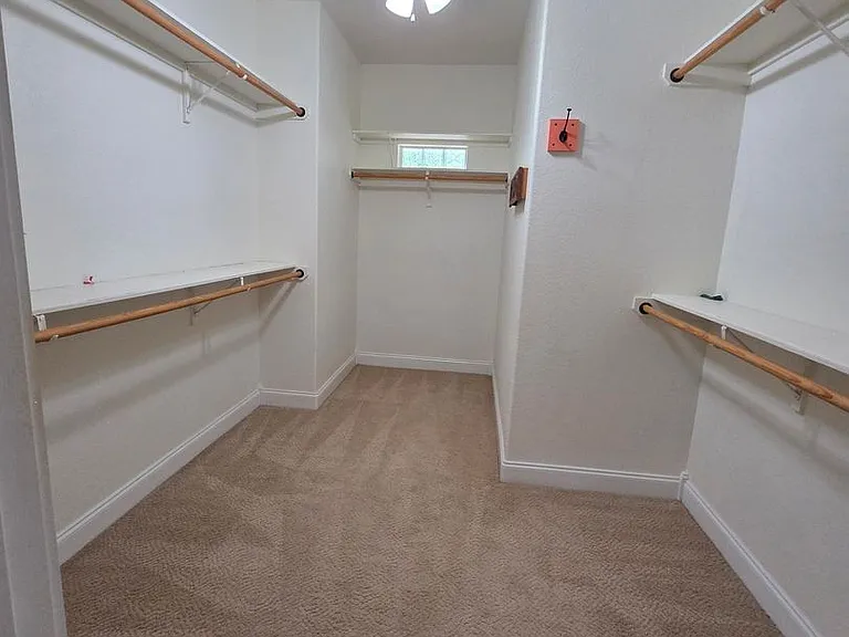 2150 Hedgestone — Photo 17
