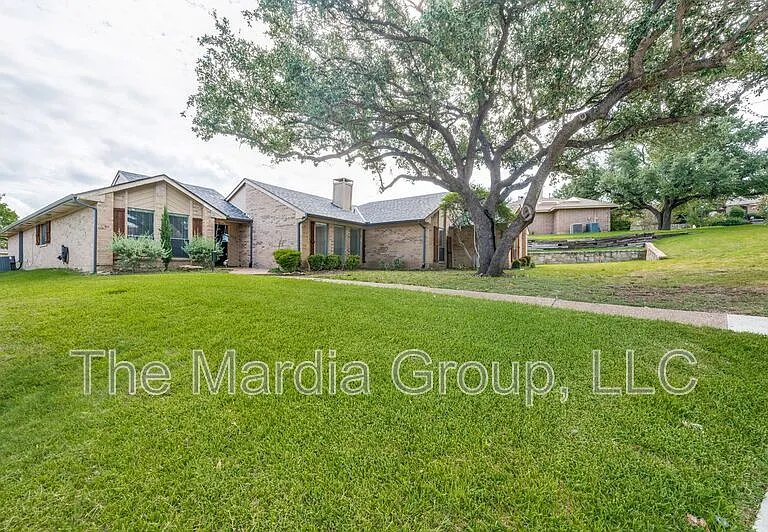 2702 Lookout Pl — Photo 1