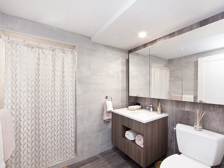 387 Bleecker St #2B — Photo 9