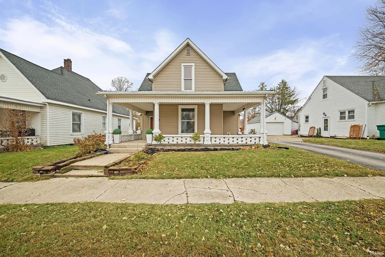 214 E Columbia St photo 1