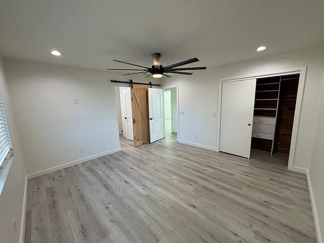 333 Greentree Rd — Photo 15
