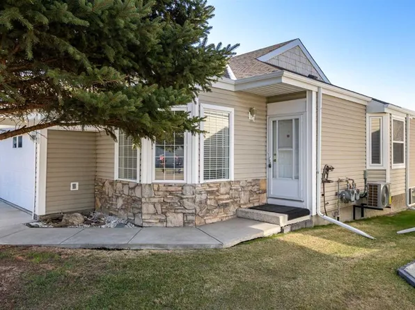 303 N De Foras Close NW, High River, AB T1V 1R2