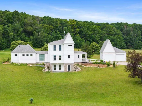 5613 Division Rd, Harbor Springs, MI 49740