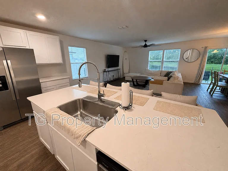 348 Orellana Rd — Photo 3