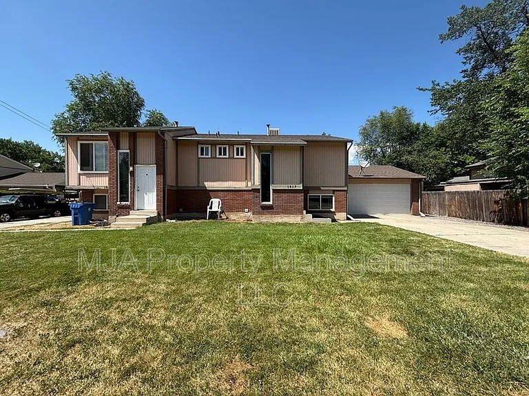 1817 E Vine St — Photo 19
