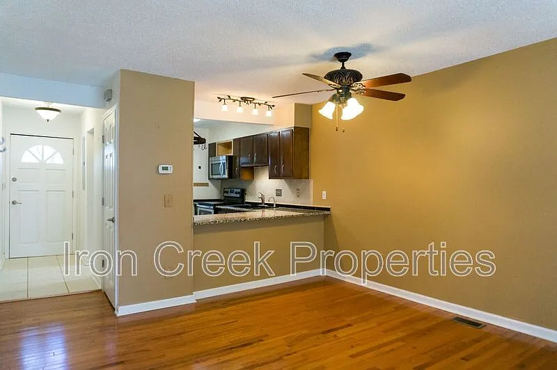 1 bed, 1.0 bath, 768 sqft, $1,350 — Photo 4