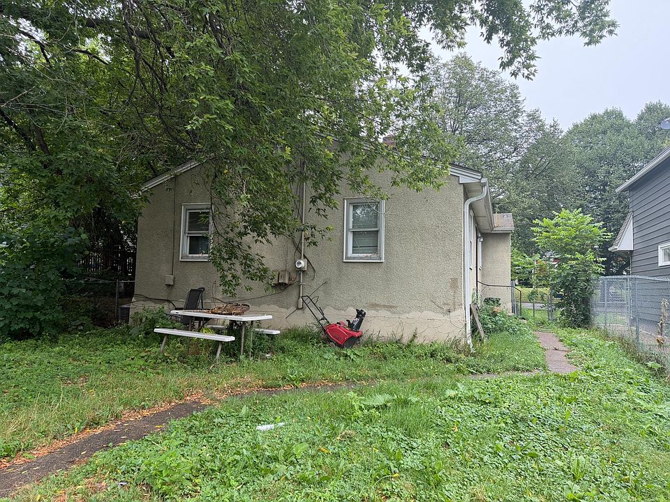 2nd image of 988 Fremont Ave