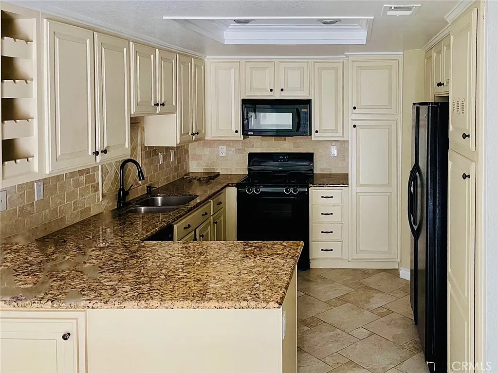Building Photo - 21184 Gladiolos Way
