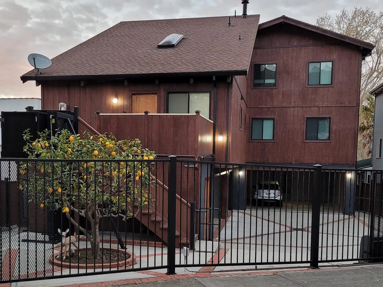 141 San Francisco Ave — Photo 2