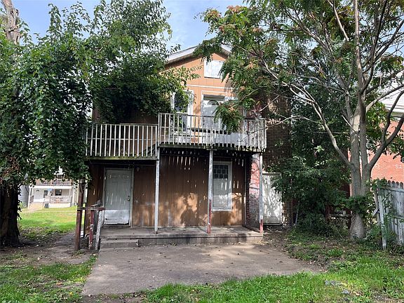 4th image of 609 E 7th St