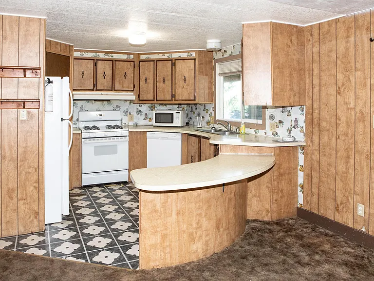 9369 1/2 E Kettleman Ln — Photo 4