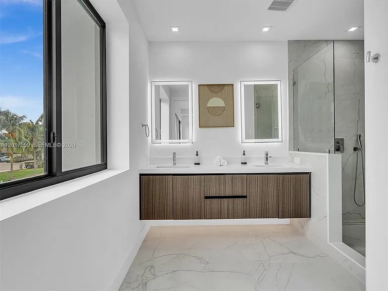 4640 SW 32nd Ave #D1 — Photo 44
