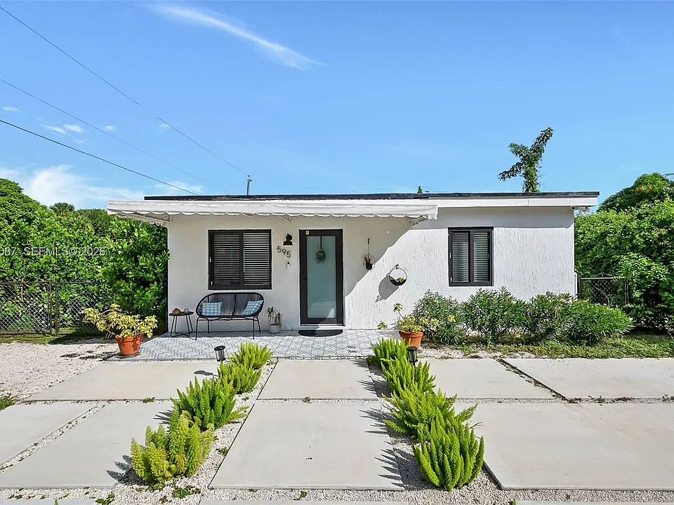 595 NW 101st St