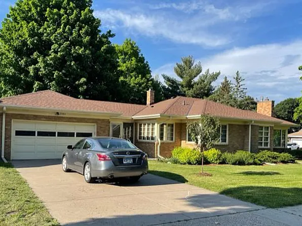 1045 Iowa Ave W, Saint Paul, MN 55117