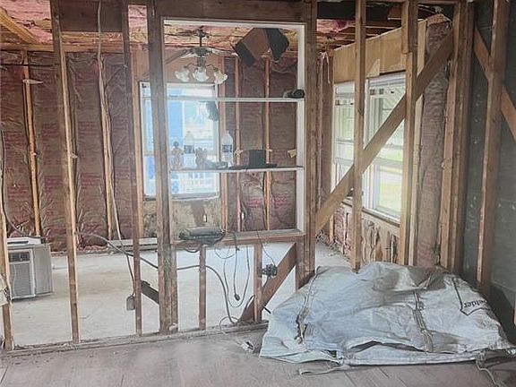 3rd image of 852 15th St