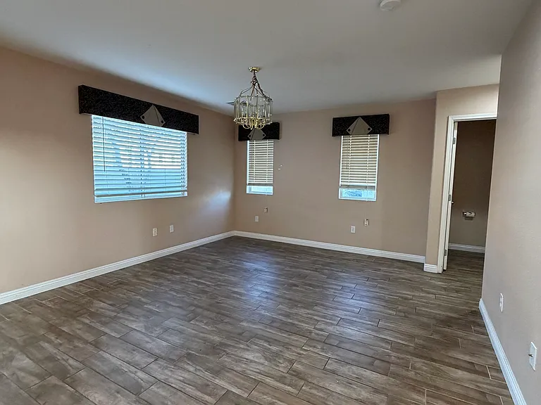 10424 Chandra Ave — Photo 9
