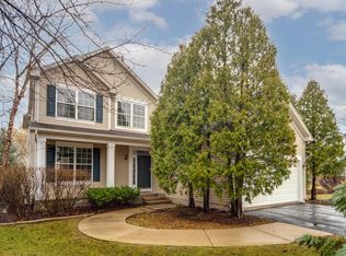 335 Hummingbird Ln, Lindenhurst, IL 60046