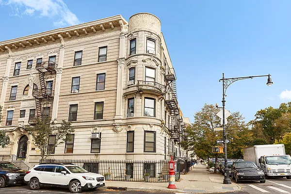 Sold by Compass | media 21