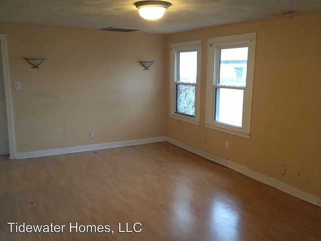 1st image of 8 Worden Pl