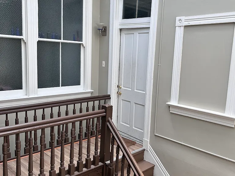109 E 12th St #D — Photo 23