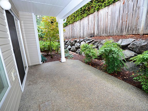 4th image of 15806 18th Ave W