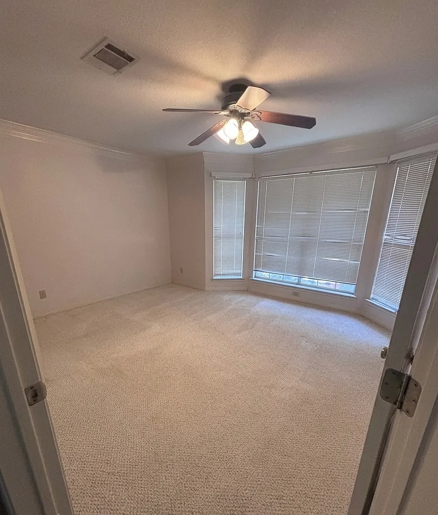 5 bed, 2.5 bath, 2384 sqft, $800 — Photo 4