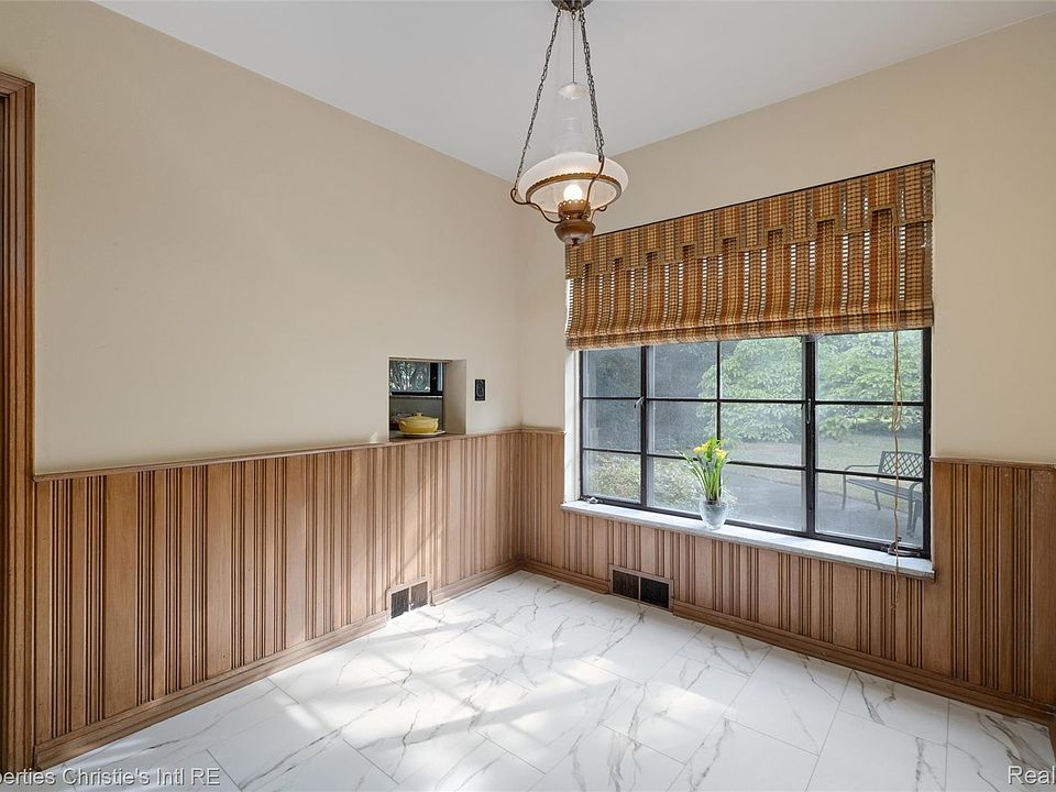 19262 Strathcona Dr, photo 21