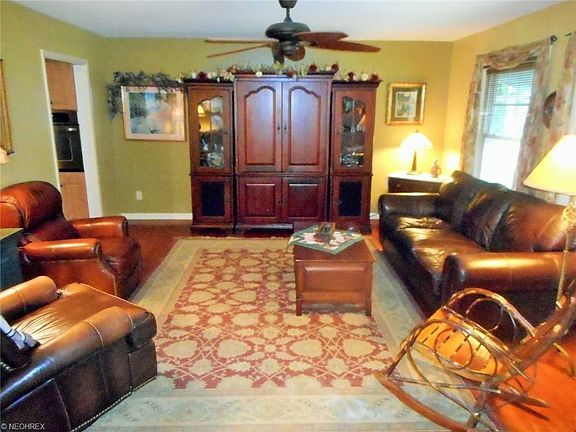 3rd image of 873 Wallwood Dr