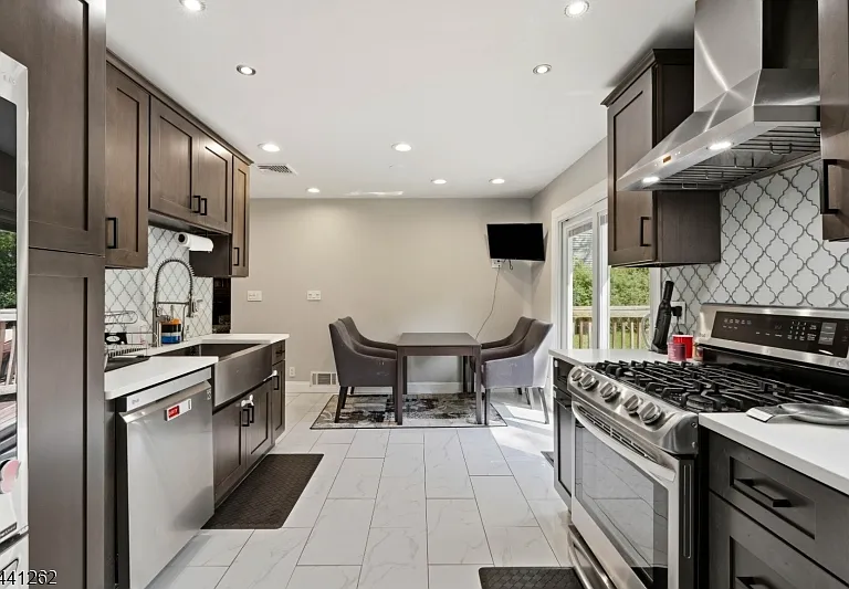 42 Brandon Ave — Photo 8