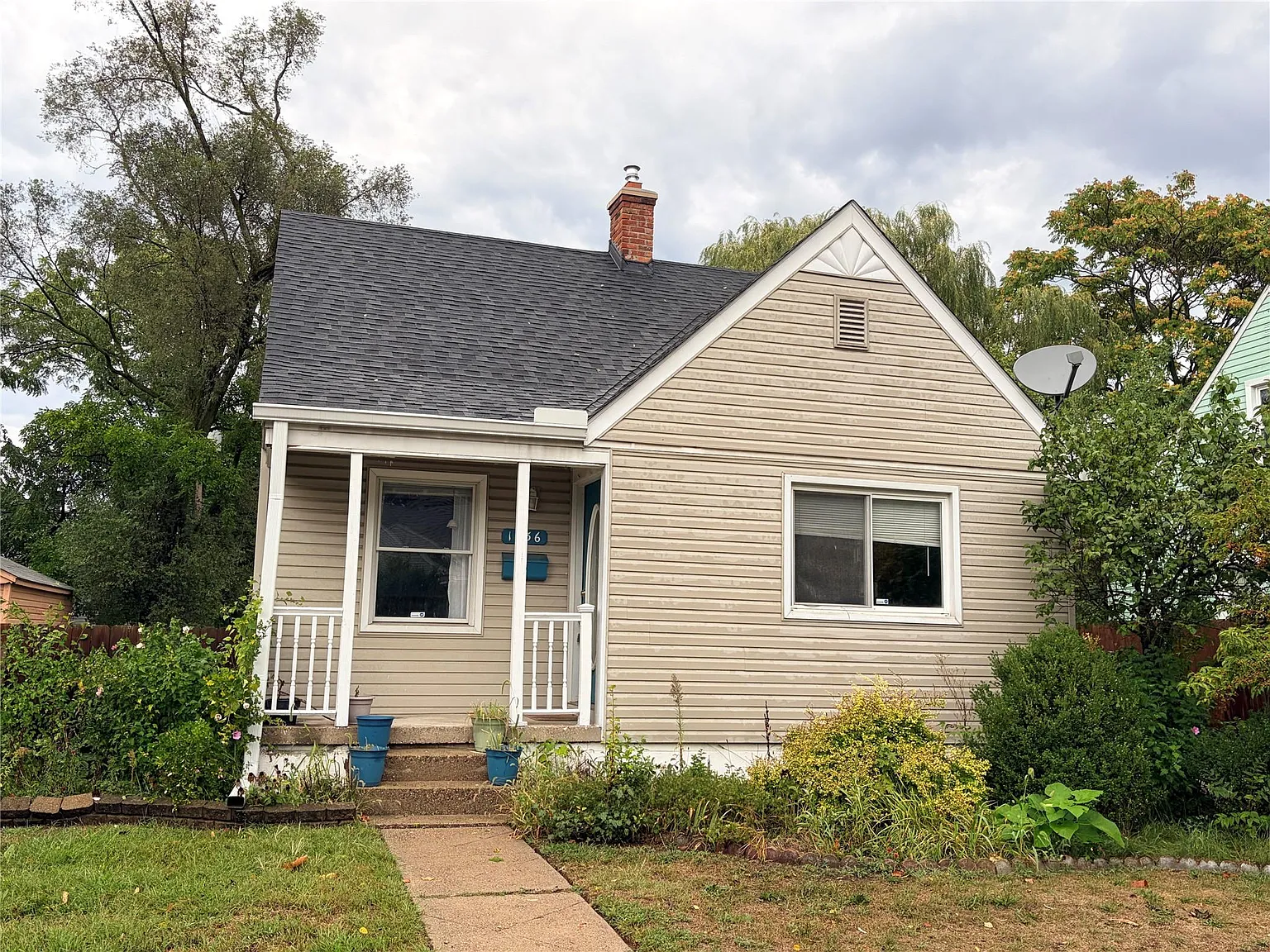 3 bed, 2.0 bath, 1100 sqft, $2,000 — Photo 1