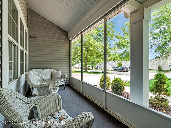 4th image of 1243A Thornbury Lane