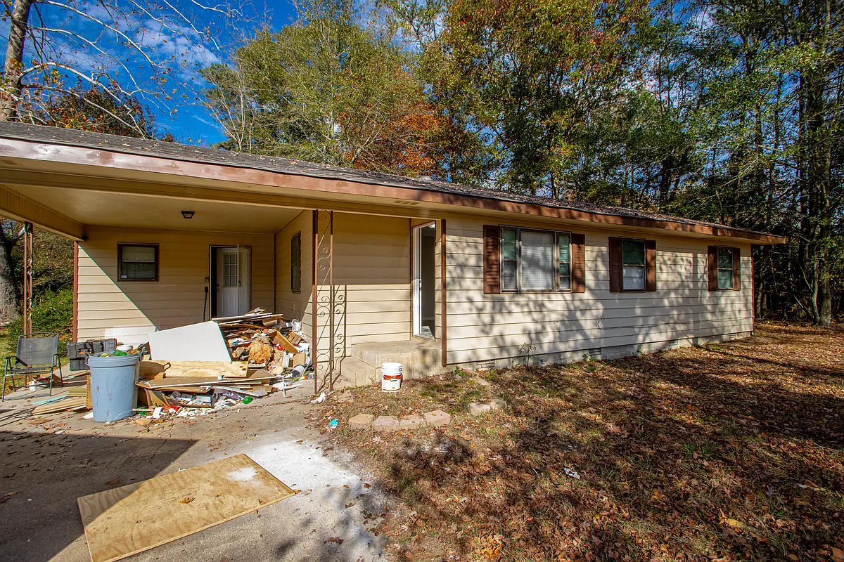 Building Photo - 2601 Gattin Rd
