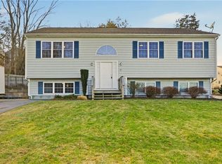 37 Thayer St, Bristol, RI 02809