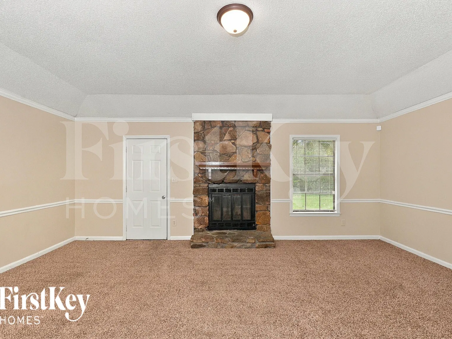 3 bed, 2.0 bath, 1270 sqft, $1,350 — Photo 2