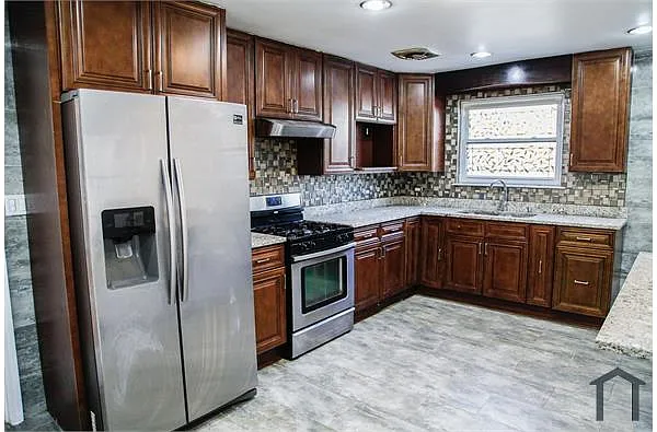 Building Photo - 6655 N Seeley Ave #2