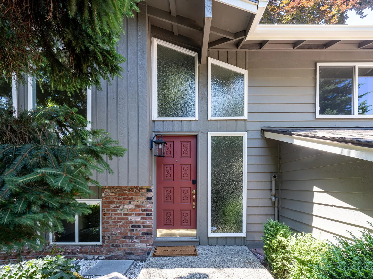 5 bed, 2270 sqft, $3,900 — Photo 3