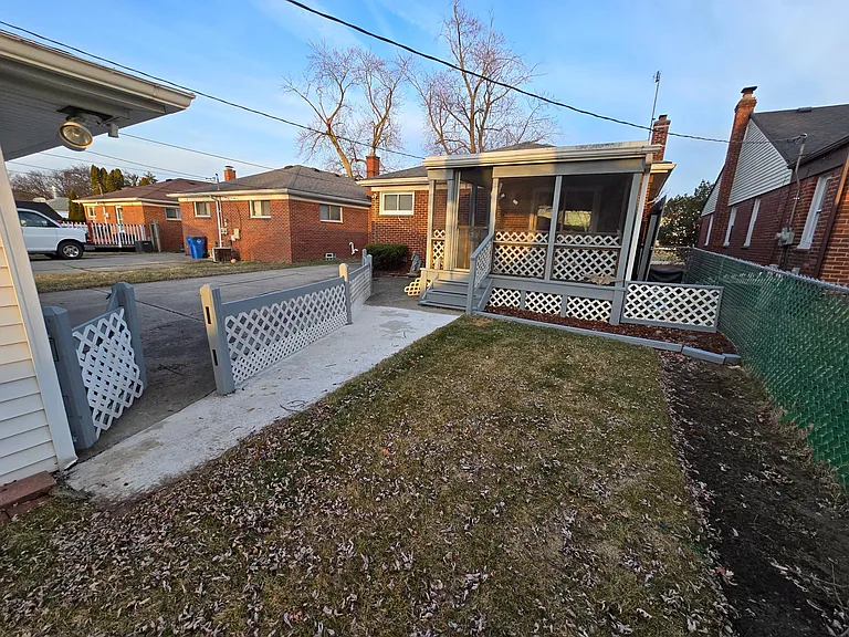 7411 Fenton St — Photo 25