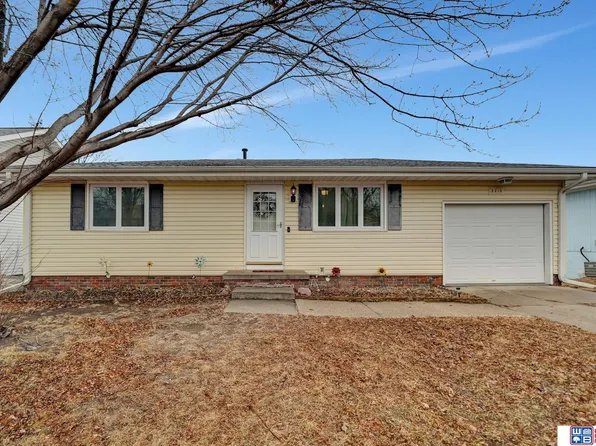 2710 NW 49th St, Lincoln, NE 68524