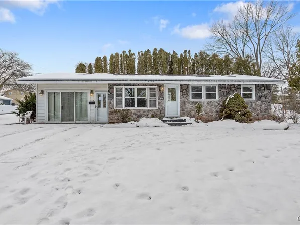 101 Moyer Heights Dr, Liverpool, NY 13088