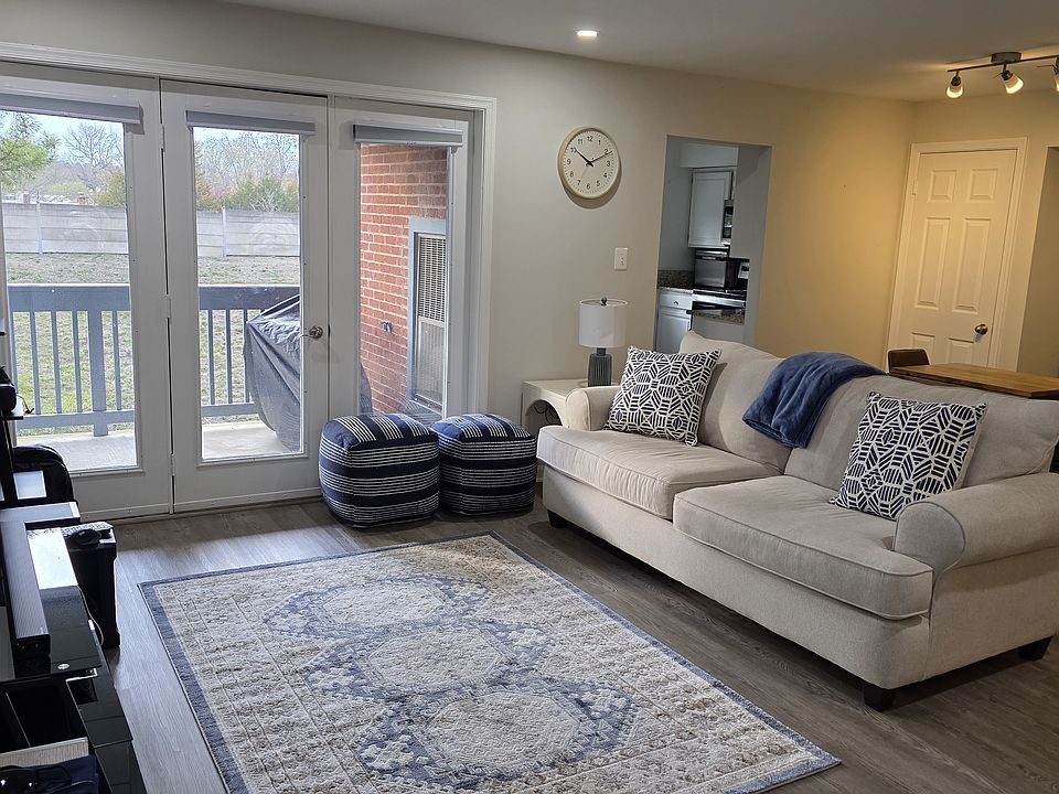 Living/dinning area from front door
