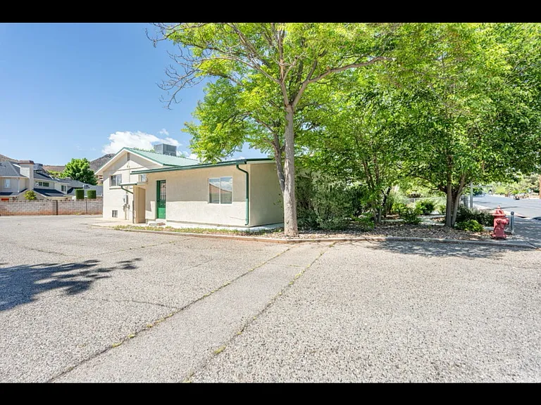 461 W Diagonal St — Photo 8