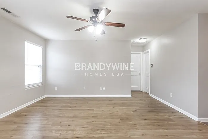 3 bed, 2.0 bath, 1383 sqft, $1,952 — Photo 4