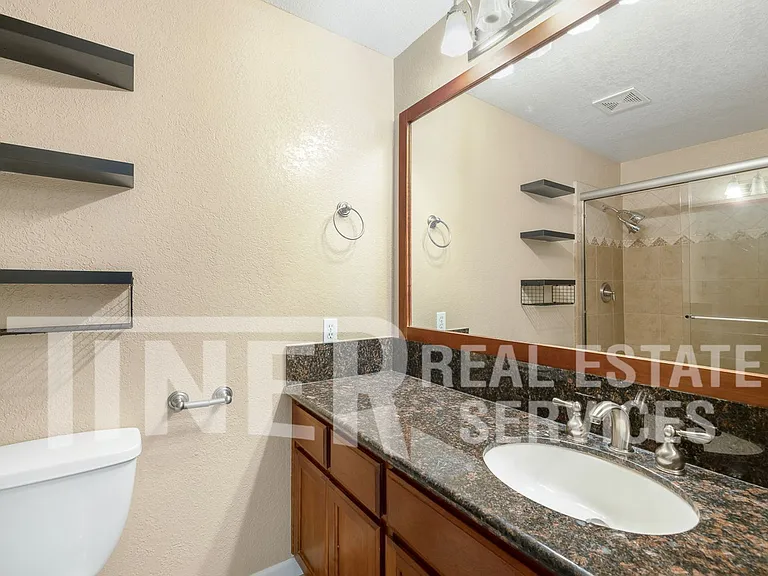 1721 Oakwood Dr — Photo 21