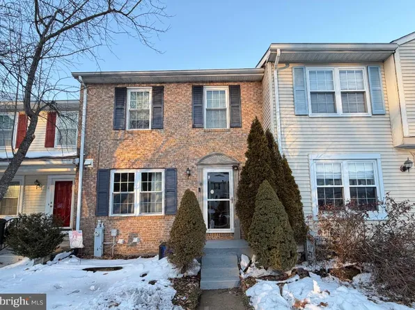 8 Hardwood Dr, Baltimore, MD 21237