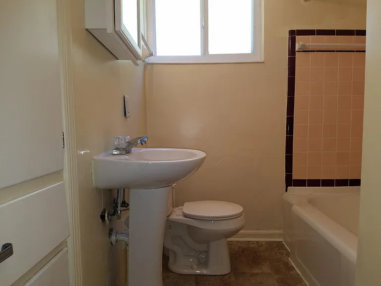 2872 Sherwood Rd #C — Photo 7