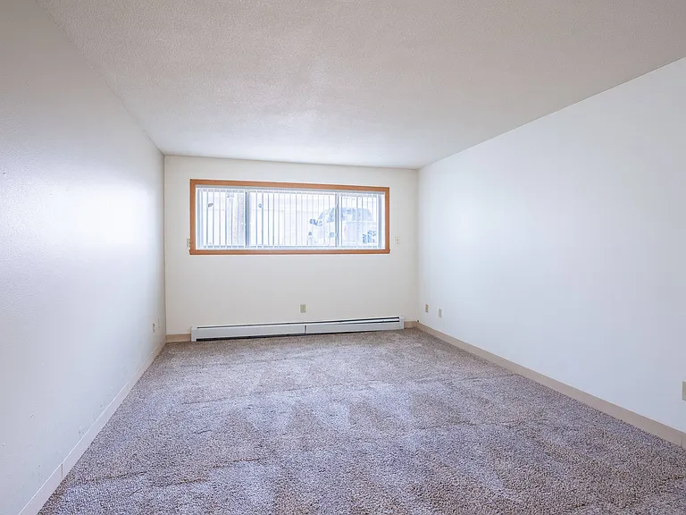 Fargo, ND Islander Apartments | 11A | Living