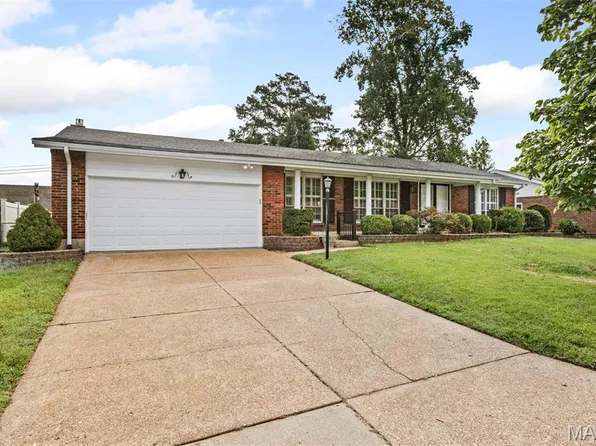 4126 Concord Oaks Dr, Saint Louis, MO 63128